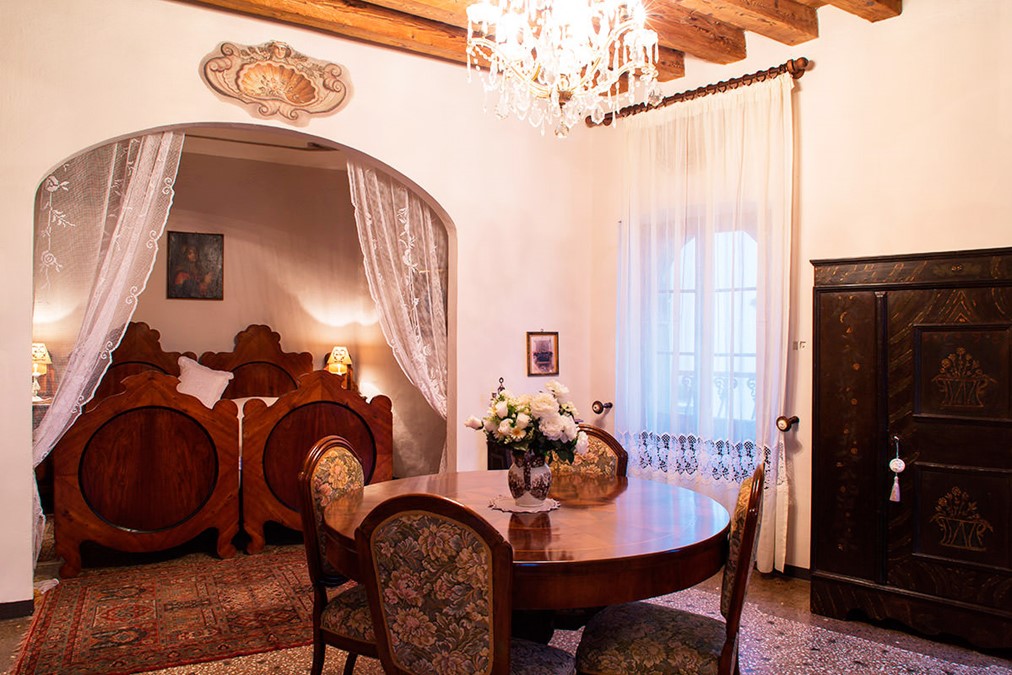 Room with alcove