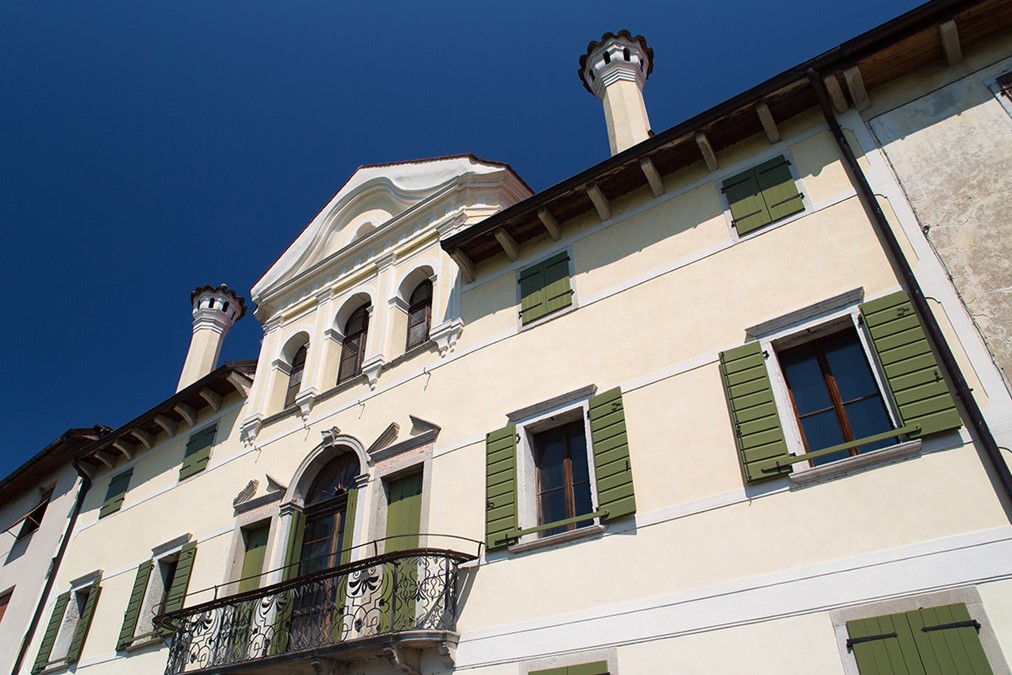 Palazzo d'epoca nelle Prealpi